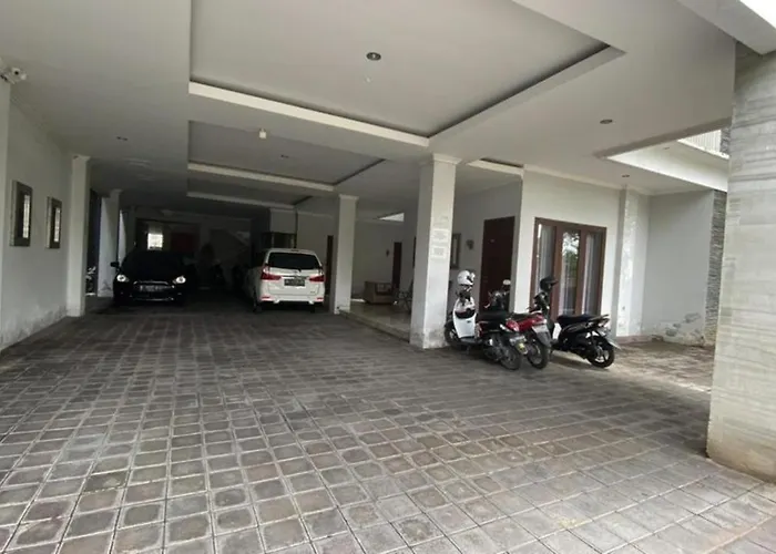 Prada Seminyak (Bali)